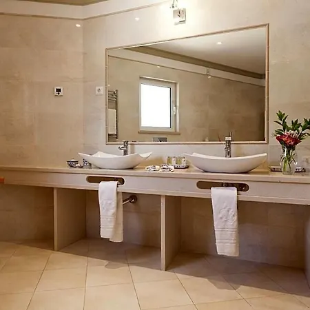 Valverde Sleeps 21 Pool Air Con Wifi * Valverde (Faro)